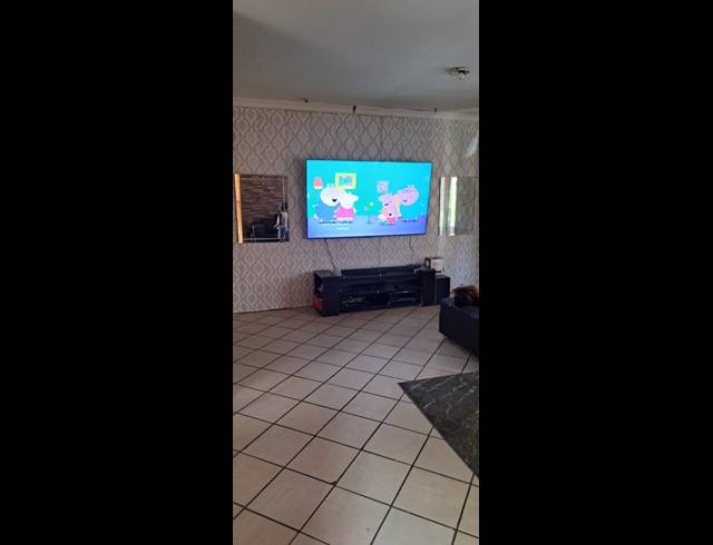 2 BEDROOM TOWNHOUSE FOR SALE IN VANDERBIJLPARK CE 3